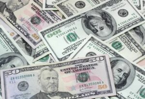 التوترات في الشرق الأوسط تدعم الدولار