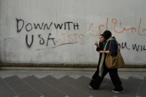وسائل إعلام تابعة للحرس الثوري: لا مبرر للمحادثات مع واشنطن ودعوة لإغلاق مضيق هرمز